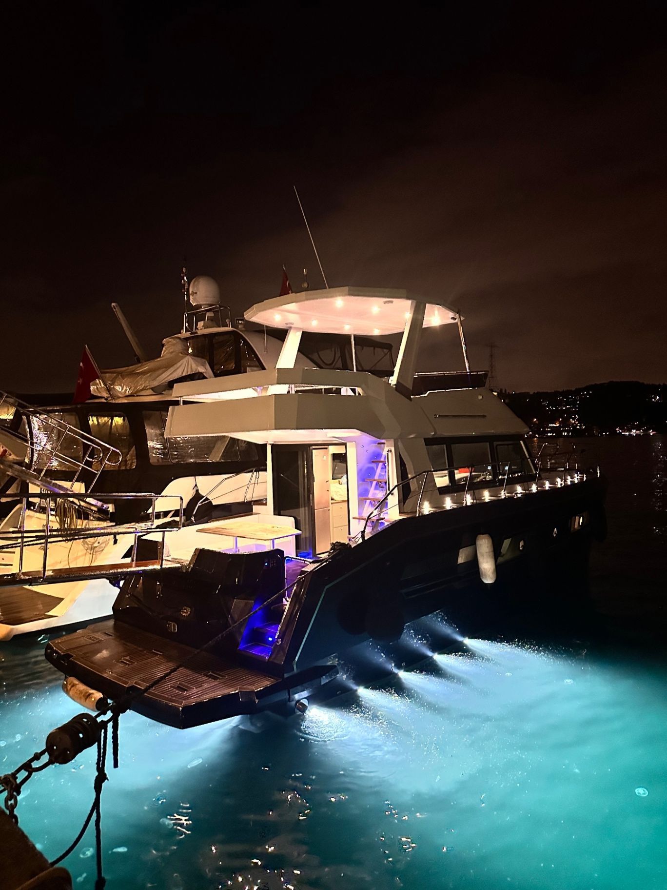 Kiralık Özel yapım 14m Motoryat - 381 yacht rental in Istanbul