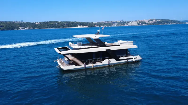 Private 18m Motor Yacht in Istanbul &mdash; 3