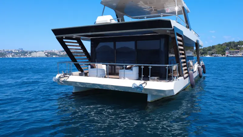 Private 18m Motor Yacht in Istanbul &mdash; 4