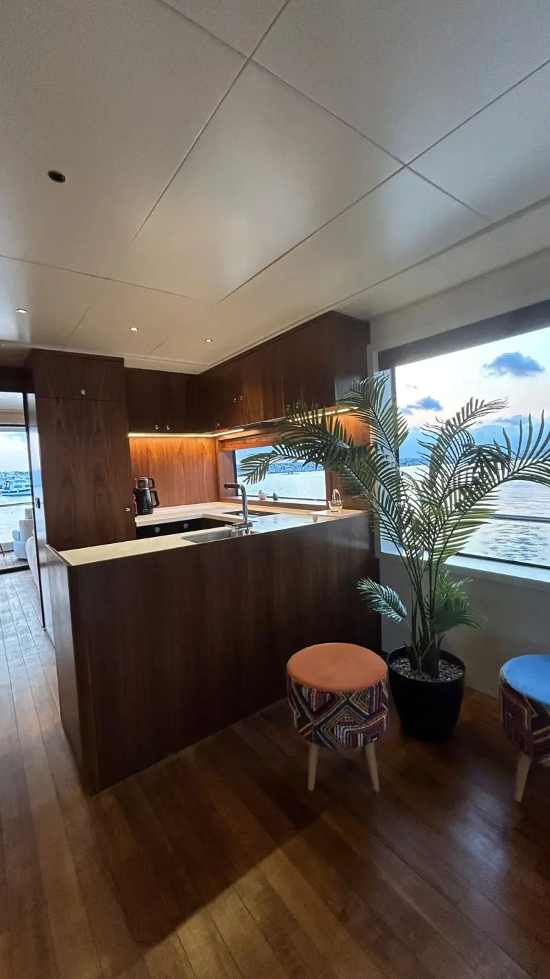 Private 18m Motor Yacht in Istanbul &mdash; 6
