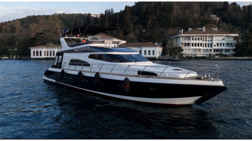 Private 19m Motor Yacht in Istanbul &mdash; 2