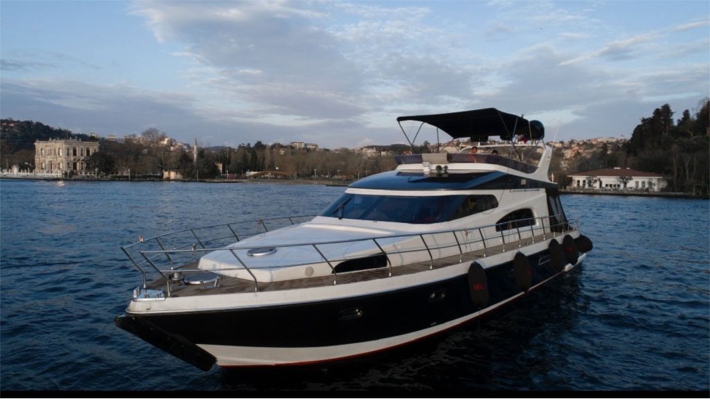 Private 19m Motor Yacht in Istanbul &mdash; 3