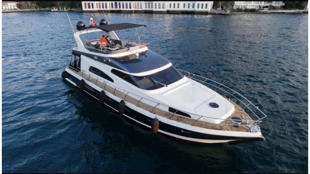 Private 19m Motor Yacht in Istanbul &mdash; 4