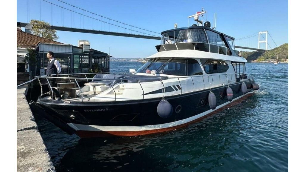 Private 19m Motor Yacht in Istanbul &mdash; 5